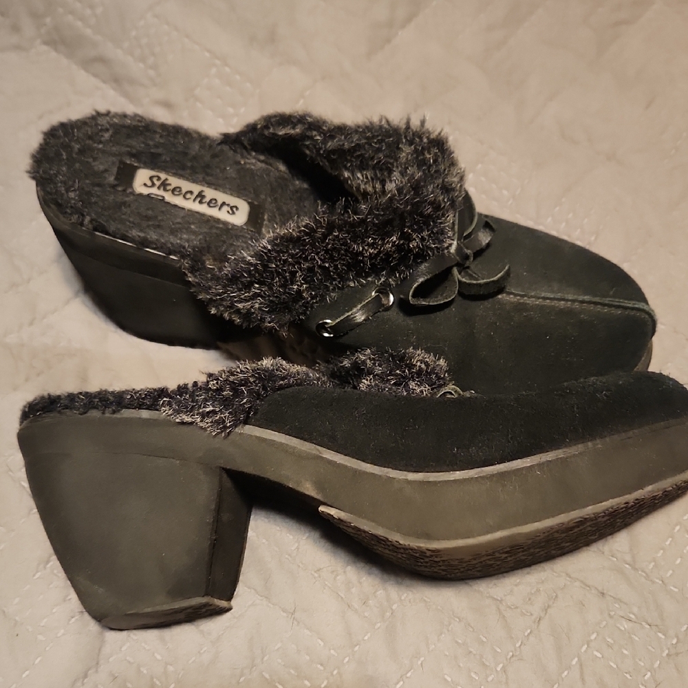 Skechers Women's Black Fur-Lined Clogs